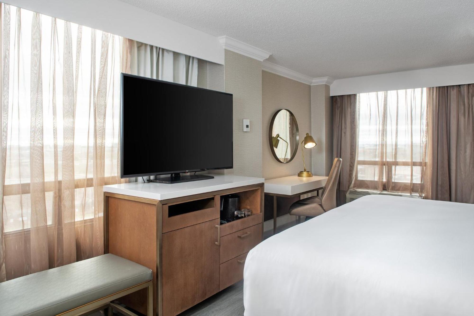 Hotel Crowne Plaza Toronto Airport By Ihg Exterior foto