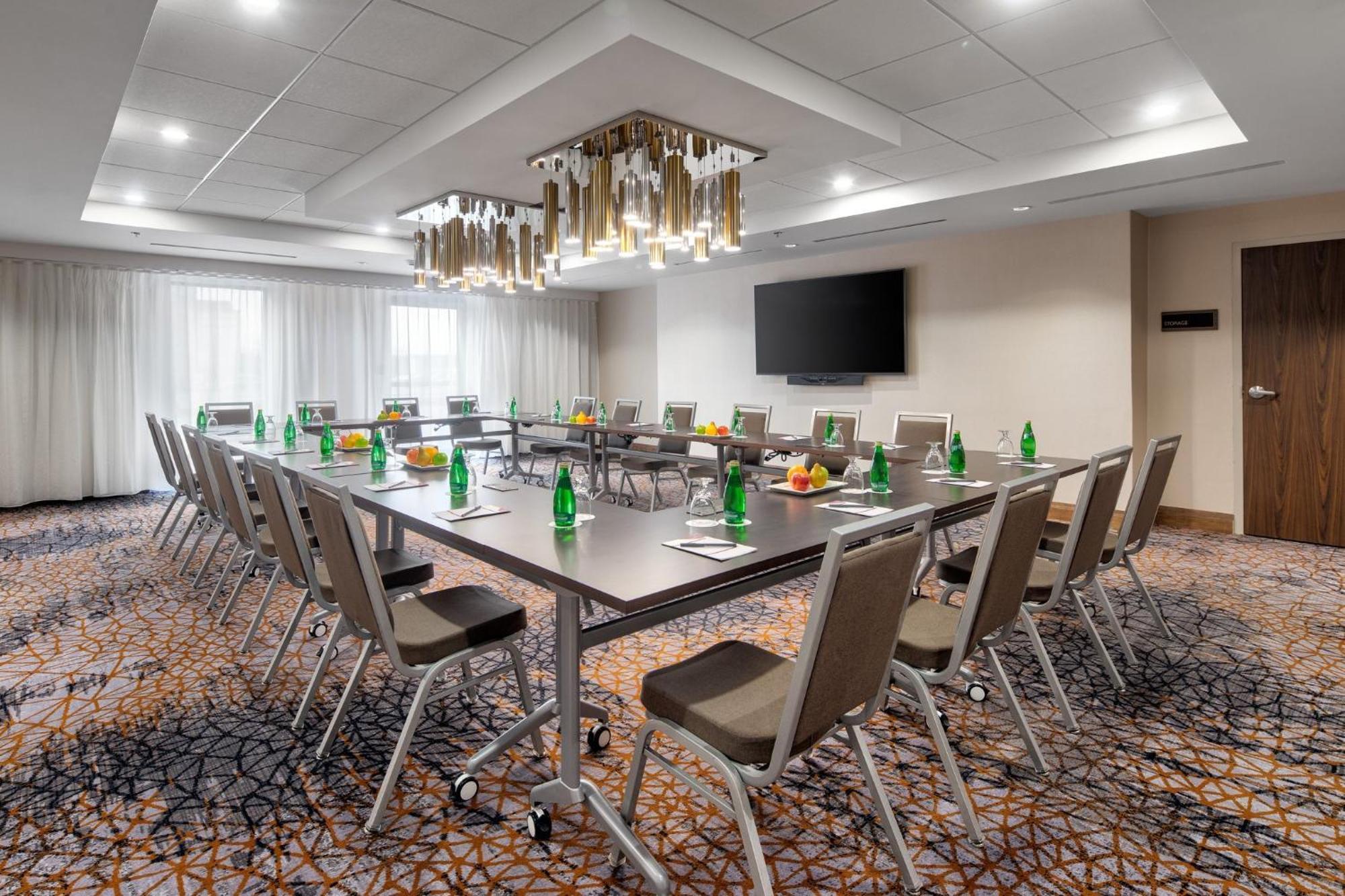 Hotel Crowne Plaza Toronto Airport By Ihg Exterior foto