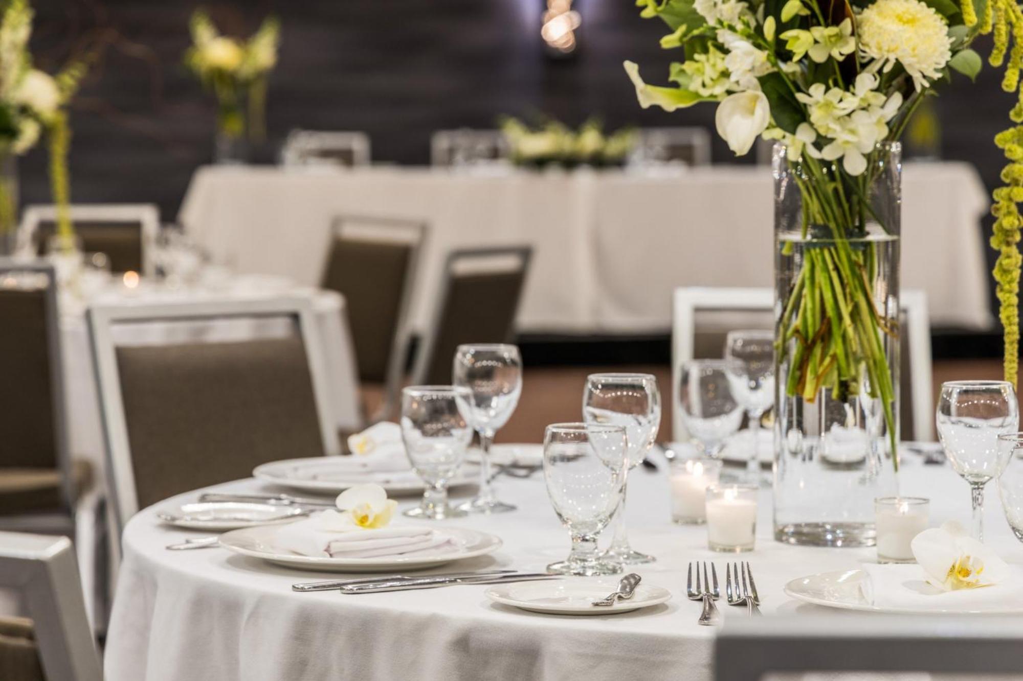 Hotel Crowne Plaza Toronto Airport By Ihg Exterior foto