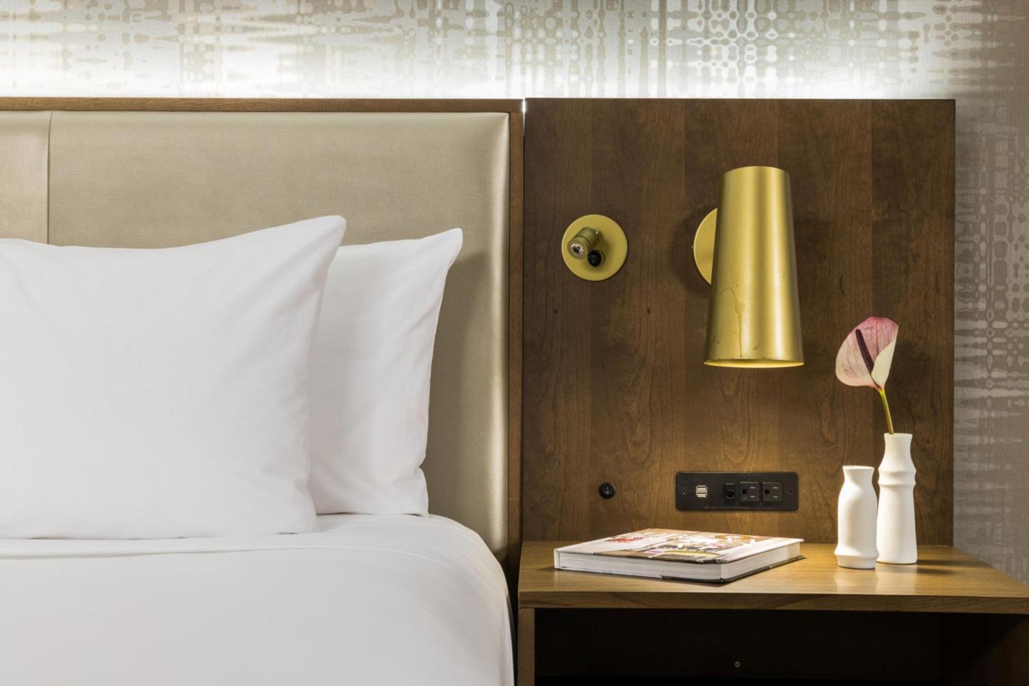Hotel Crowne Plaza Toronto Airport By Ihg Exterior foto