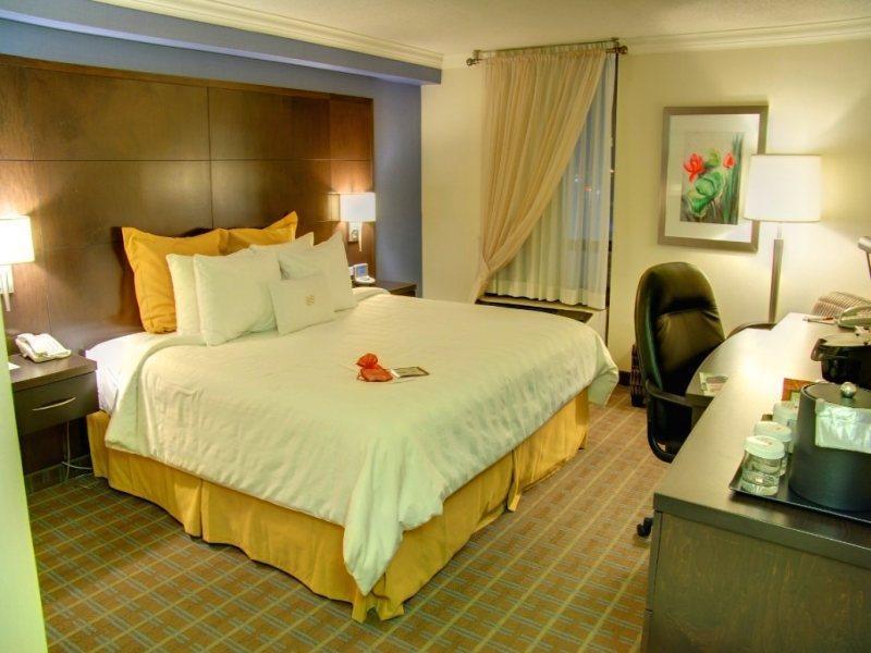 Hotel Crowne Plaza Toronto Airport By Ihg Exterior foto